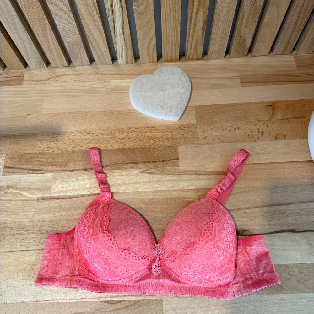 Women’s Lace Push-Up Bra in Coral Pink